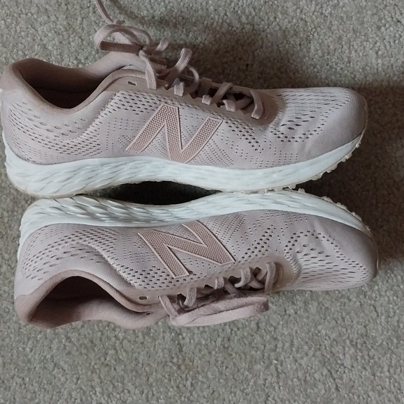 New balance tennis shoes 7.5 - Picture 3 of 6